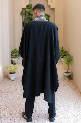 Manto UK Unisex One Size Acrylic Wool Outerwear Zamana Cape Shrug Balck & Olive Green Featuring Urdu Calligraphy of Poetry by Jigar Murad Abadi