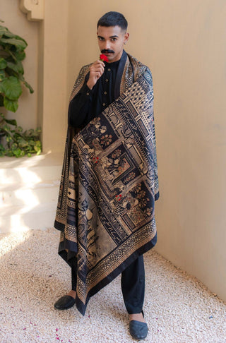 Shopmanto UK, Pakistani urdu calligraphy clothing brand manto UK ready to wear women one piece taj mahal (symbol of love) black double sided long shawl odhni illustrating the story of mumtaz and shah jahan