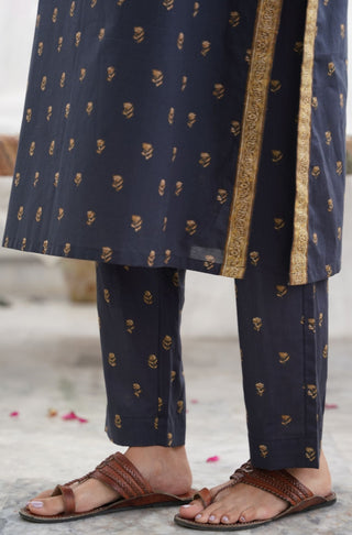 Shopmanto UK, Pakistani urdu calligraphy clothing brand manto UK ready to wear women three piece printed cotton qadr (value of appreciation) black and golden brown coord set with black printed long shirt kurta printed straight pants and golden brown shawl dupatta scarf