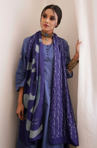 Shopmanto UK, Pakistani urdu calligraphy clothing brand manto UK ready to wear one piece textured junoon (passion) midnight blue stole muffler scarf