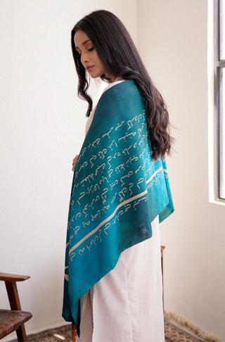 Shopmanto UK, Pakistani urdu calligraphy clothing brand manto UK ready to wear one piece textured karvaan (explorers) teal stole muffler scarf