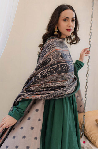 Shopmanto UK, Pakistani urdu calligraphy clothing brand manto UK ready to wear women one piece printed rashk (envious moon) green and beige double sided shawl long scarf odhni