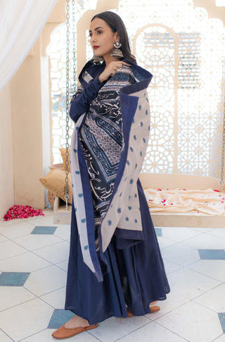 Shopmanto UK, Pakistani urdu calligraphy clothing brand manto UK ready to wear women one piece printed rashk (envious moon) blue and white double sided shawl long scarf odhni