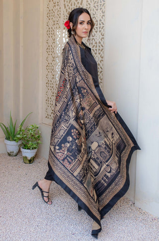 Shopmanto UK, Pakistani urdu calligraphy clothing brand manto UK ready to wear women one piece taj mahal (symbol of love) black double sided long shawl odhni illustrating the story of mumtaz and shah jahan