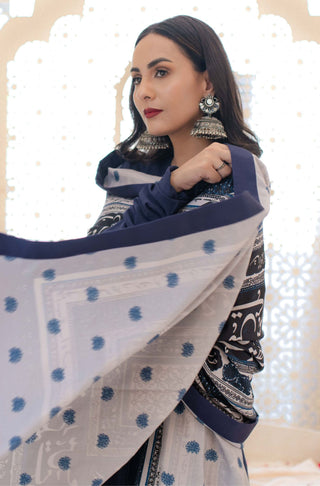 Shopmanto UK, Pakistani urdu calligraphy clothing brand manto UK ready to wear women one piece printed rashk (envious moon) blue and white double sided shawl long scarf odhni