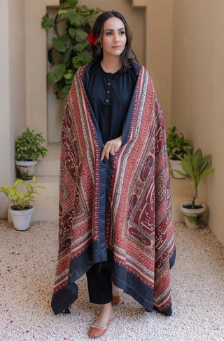 Shopmanto UK, Pakistani urdu calligraphy clothing brand manto UK ready to wear women one piece printed rashk (envious moon) maroon and tan double sided shawl long scarf odhni