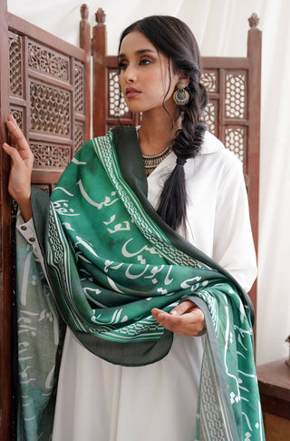 Shopmanto UK, manto UK, manto pakistani clothing brand, urdu calligraphy clothes, manto UK urdu bol (speak the truth) green odhni dupatta scarf shawl, pakistani urdu dupatta