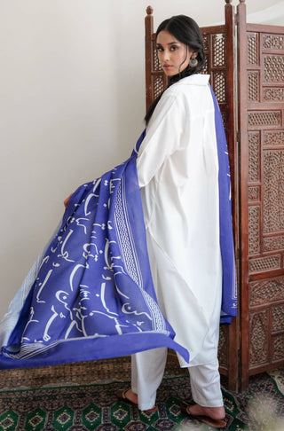 Shopmanto UK, manto UK, manto pakistani clothing brand, urdu calligraphy clothes, manto UK urdu blue bol (speak the truth) odhni dupatta scarf shawl, pakistani urdu dupatta