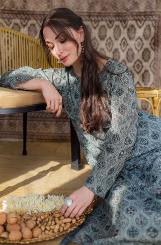 Shopmanto UK, Pakistani urdu calligraphy clothing brand manto UK ready to wear one piece women mumtaz teal green long shirt kurta