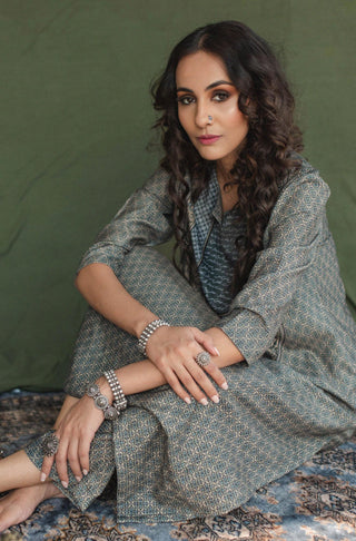 Shopmanto UK, manto UK, manto pakistani clothing brand, manto pakistan, urdu calligraphy clothes, manto UK ready to wear women crepe two piece elora earthy green coord set with long shirt and straight pants, manto crepe collection