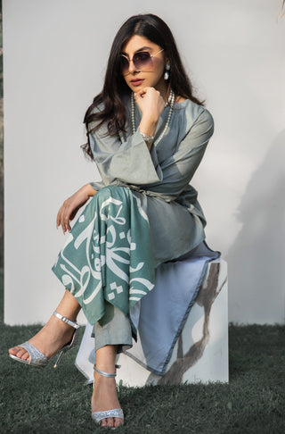 Shopmanto UK, Pakistani urdu calligraphy clothing brand manto UK ready to wear women two piece printed qalb (heart) grey teal matching crepe silk coord set with long shirt kurta and straight pants